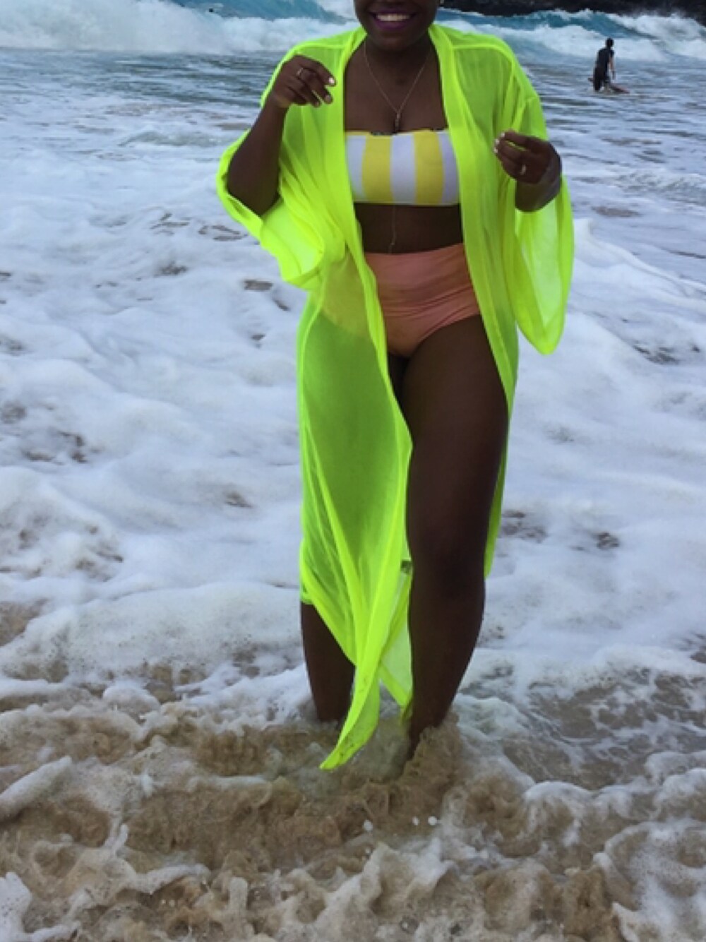 「swimwear、kimono、vacation、H&M、WILDFOX」｜「H&Mのアイテム（浴衣、イエロー系）」を使った、Shayさん（レディース・165cm）の夏コーディネートの1枚目の写真