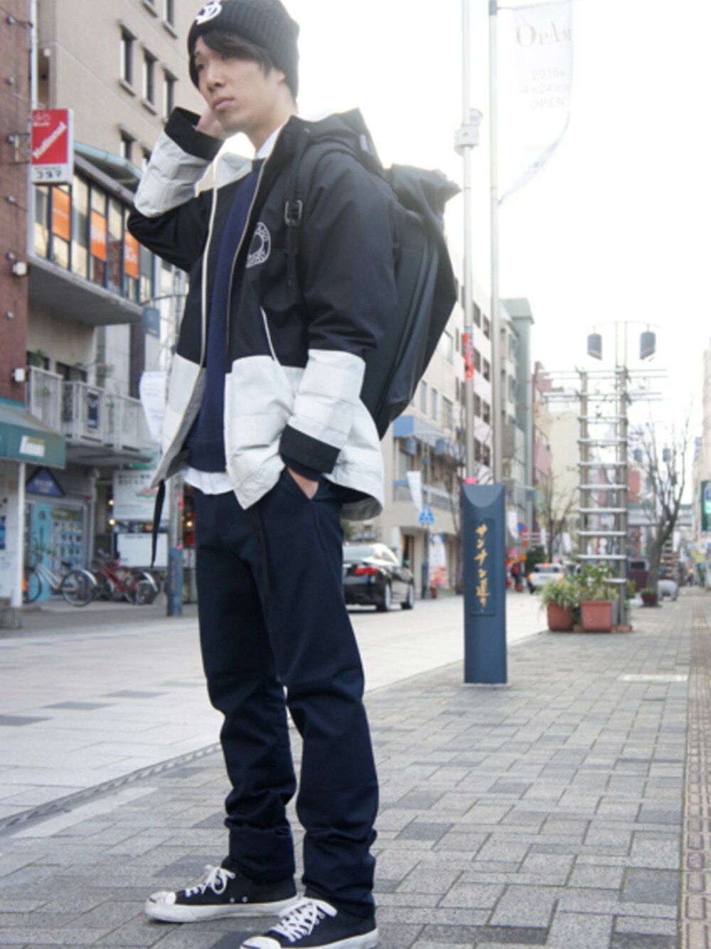 「soe、soe shirts、YAECA、jieda、cote&ciel、無地スウェット、オーバーサイズ、バッグ、ニット帽、correspondance」｜「soeのHOODED SCHOOL COAT（ブルゾン、ブラック系）」を使った、correspondanceさん（メンズ・175cm）の秋コーディネートの1枚目の写真