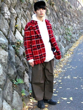「unrelaxing（アンリラクシング）のアイテム（パーカー）」を使った、MEMENTISM STAFF2さん（メンズ・170cm）の冬コーディネート
