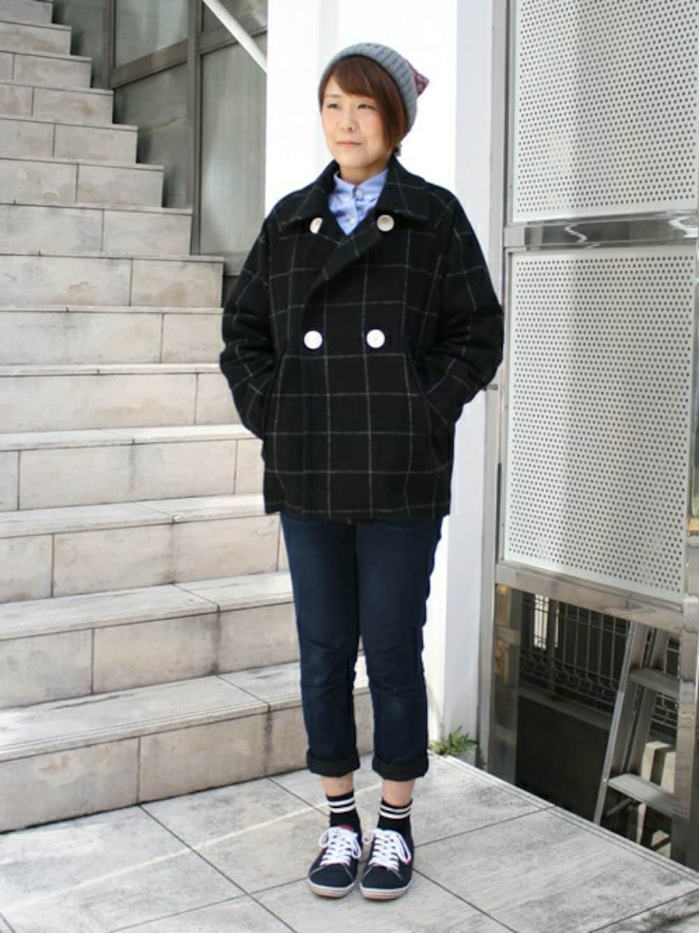 「ショート丈、オーバーサイズ、パンツスタイル、コートスタイル、FRED PERRY」｜「FRED PERRYのOversides Coat（ピーコート、ブラック系）」を使った、佳織さん（レディース・164cm）の秋コーディネートの1枚目の写真