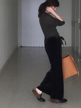 「COOMB（クーム）のアイテム（パンツ）」を使った、川上桃子さん（レディース・158cm）の秋コーディネート