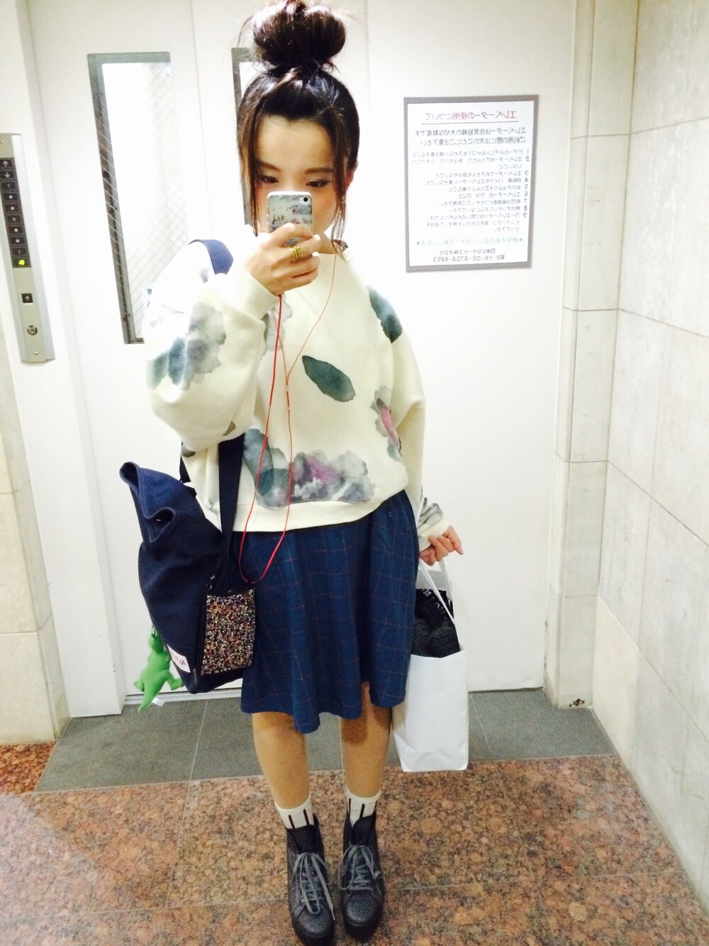 「おだんごヘアー、お料理」｜「COQULEのアイテム（パーカー、ホワイト系）」を使った、Satoco Nomuraさん（レディース・158cm）の秋コーディネートの1枚目の写真