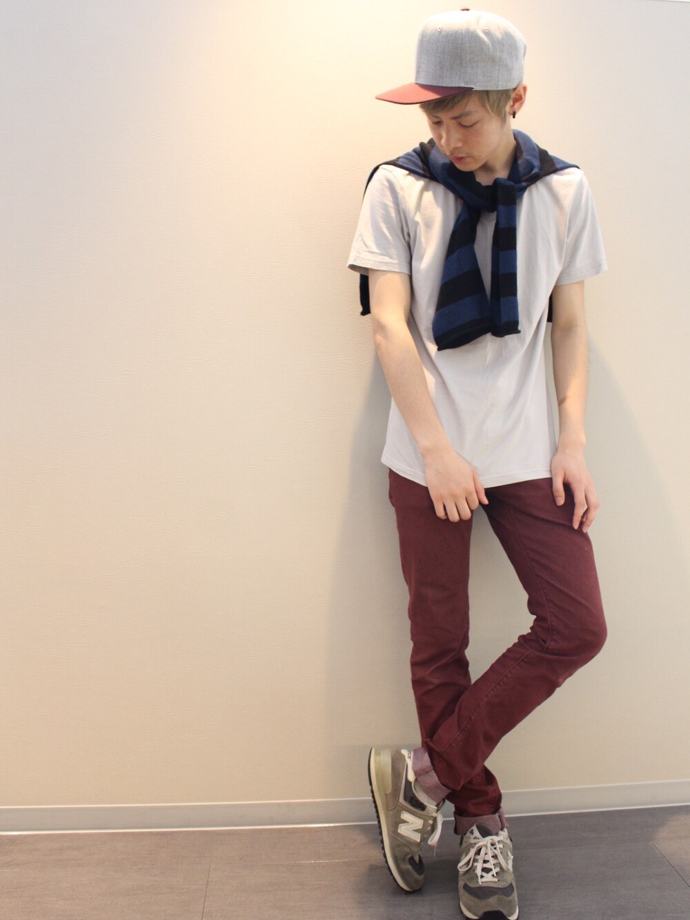 「Amoute、カジュアル、スキニー、グレー、初夏、美容師、スポーツミックス、ボーダー、キャップ、スニーカー」｜「NEW BALANCEのML574（スニーカー、グレー系）」を使った、よっこいさん（メンズ・170cm）の春コーディネートの1枚目の写真