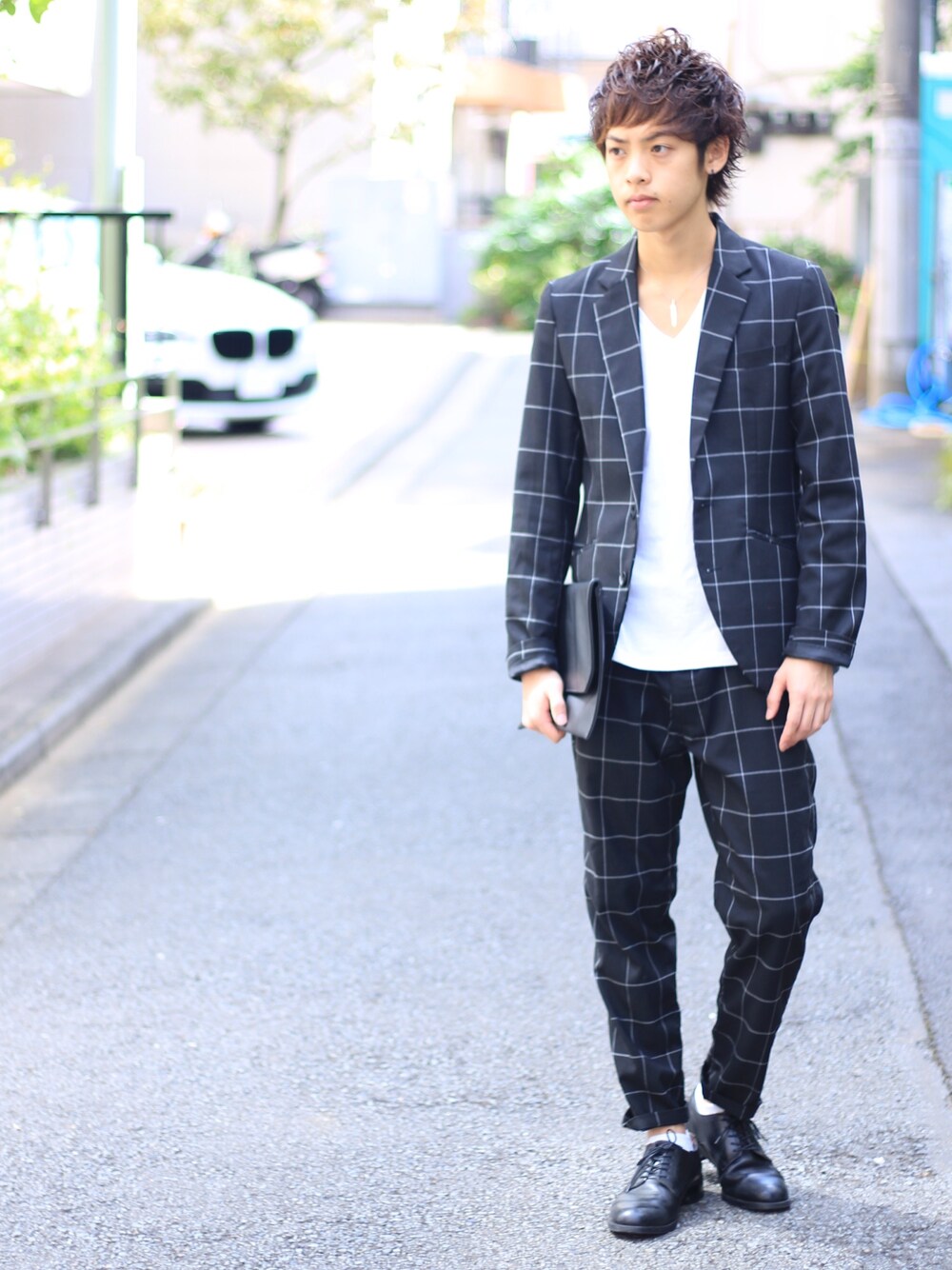 「Amoute、美容師、美容学生、秋服、秋コーデ、シンプルコーデ、大人コーデ、セットアップ、クラッチバッグ、ブロックチェック」｜「古着のアイテム（テーラードジャケット、ブラック系）」を使った、よっこいさん（メンズ・170cm）の秋コーディネートの1枚目の写真