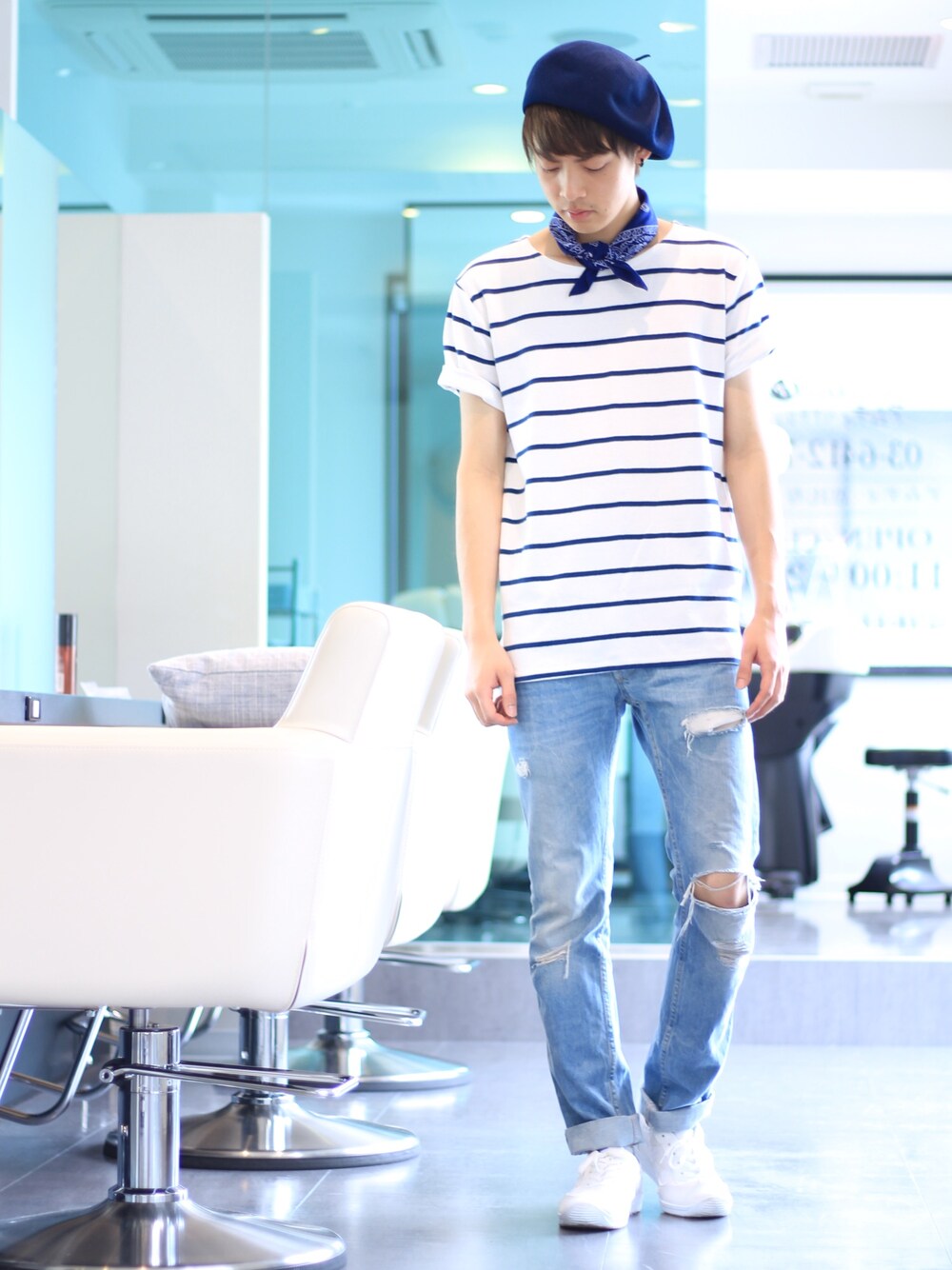 「カジュアルコーデ、シンプルコーデ、ロールアップ、ボーダー、ブルー、ボーダーTシャツ、バンダナ、マリン、Amoute、美容師」｜「TOPSHOPのアイテム（デニムパンツ、ブルー系）」を使った、よっこいさん（メンズ・171cm）の春コーディネートの1枚目の写真