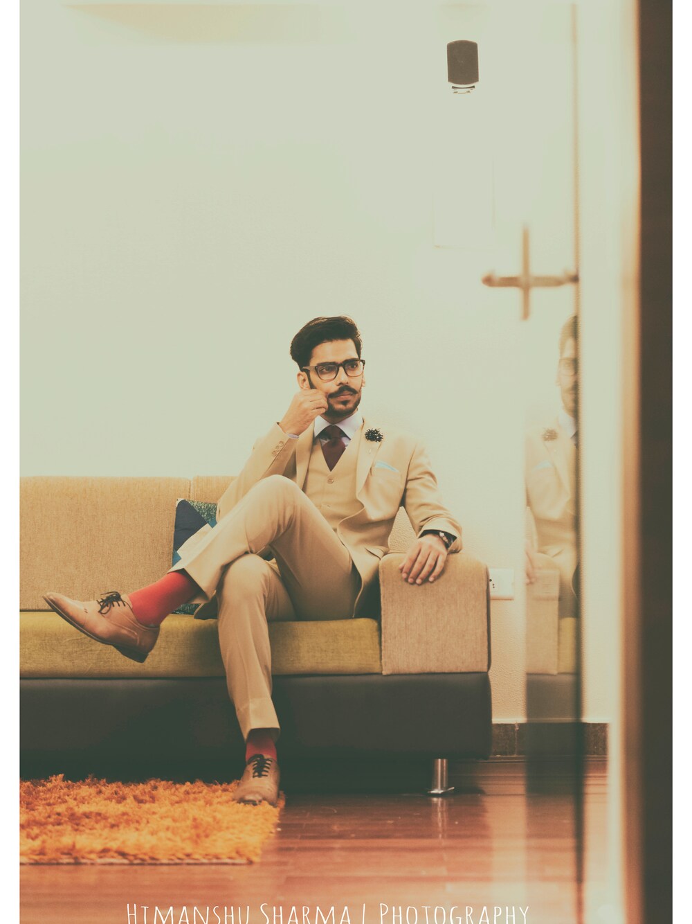 「mensfashion、menstyle、streetstyle」｜「Hush Puppiesのアイテム（ドレスシューズ、ブラウン系）」を使った、Saurav Rathiさん（メンズ・182cm）の春コーディネートの1枚目の写真