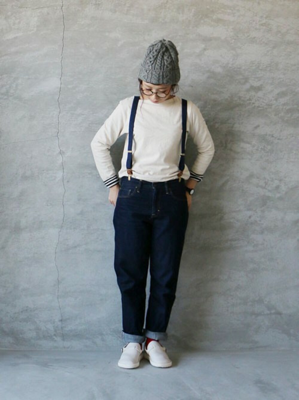 その他のその他シューズ、その他のメガネを着用したレディースの冬コーディネートの1枚目の写真