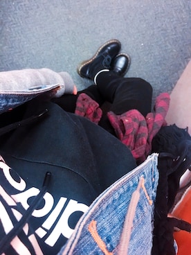 「UNIQLO（ユニクロ）のWOMEN ウルトラストレッチジーンズ（デニムパンツ）」を使った、arisaさん（レディース・159cm）の秋コーディネート