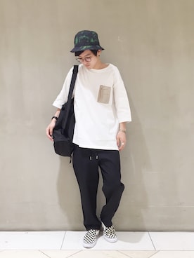 「アイテム（バングル/リストバンド）」を使った、イリザワさん（メンズ・170cm・20代）の夏コーディネート