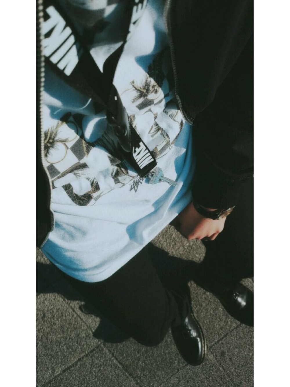 「WEGO、stussy、UNIQLO、Dr.Martens、confirm、NIKE、ネックストラップ、高校生」｜「NIKEのアイテム（ネックレス、ブラック系）」を使った、ふるーちさん（メンズ・167cm）の冬コーディネートの1枚目の写真