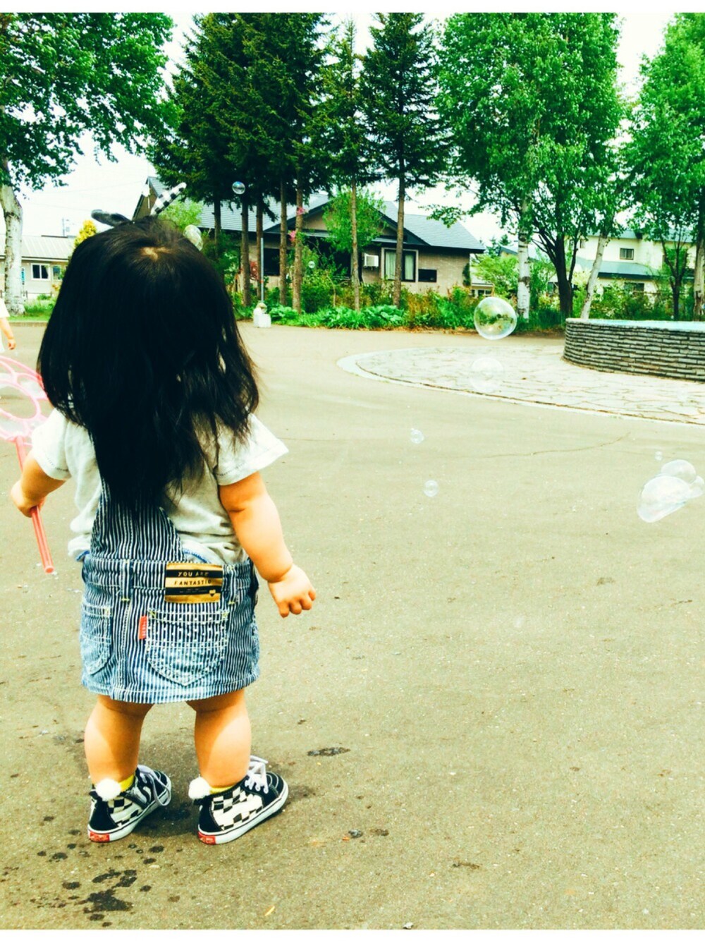 「カジュアル、おんなのこ、1歳、VANS、kids、BREEZE、ハンドメイド、summer、sk8-hi、プチプラ」｜「abcdのアイテム（サロペット/オーバーオール、ブルー系）」を使った、みんmama!!さん（キッズ・80cm）の春コーディネートの1枚目の写真