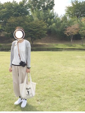 「カメラ女子」｜「アイテム（トートバッグ）」を使った、cazu.さん（レディース・164cm）の秋コーディネート