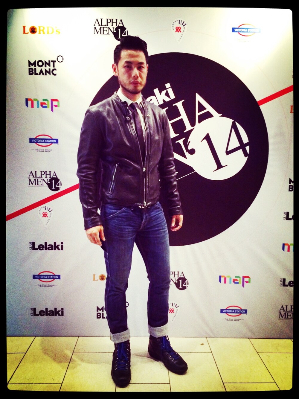 「GIORGIO ARMANI、TRUE RELIGION、WEARBOOKエントリー、MA-1、fashion、STYLE」｜「ZARAのアイテム（シャツ/ブラウス、ホワイト系）」を使った、Isaac さん（メンズ・187cm）の秋コーディネートの1枚目の写真
