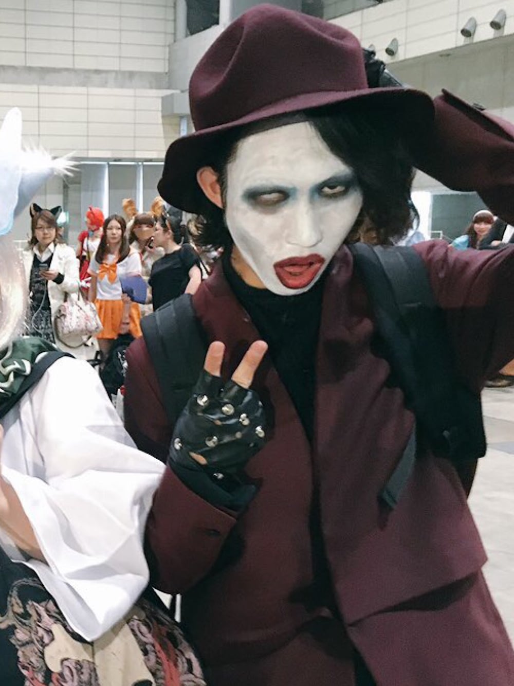 「マウンテンハット、セットアップ、タッセルローファー、ワインレッド、仮装、ハロウィン、マリリンマンソン、白塗り、CA4LA、ETHOSENS」｜「CA4LAのアイテム（ハット、レッド系）」を使った、カビココアさん（メンズ・168cm）の冬コーディネートの1枚目の写真