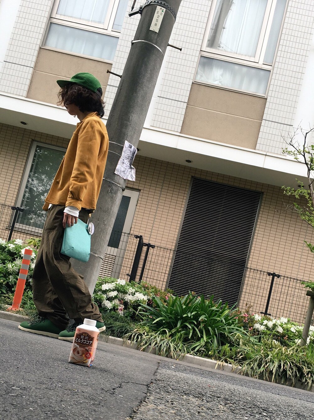 「古着、キャップ、レザージャケット、supreme、jieda」｜「usedのアイテム（ジャケット/アウター、イエロー系）」を使った、カビココアさん（メンズ・168cm）の春コーディネートの1枚目の写真