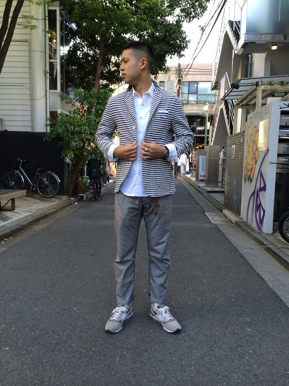 「フリークスストア、rockmount、rag&bone、ENGINEERED GARMENTS、New Balance、スニーカー、ウェスタンシャツ」｜「Engineered Garmentsのアイテム（テーラードジャケット、その他）」を使った、永島秀都さん（メンズ・178cm）の春コーディネートの1枚目の写真