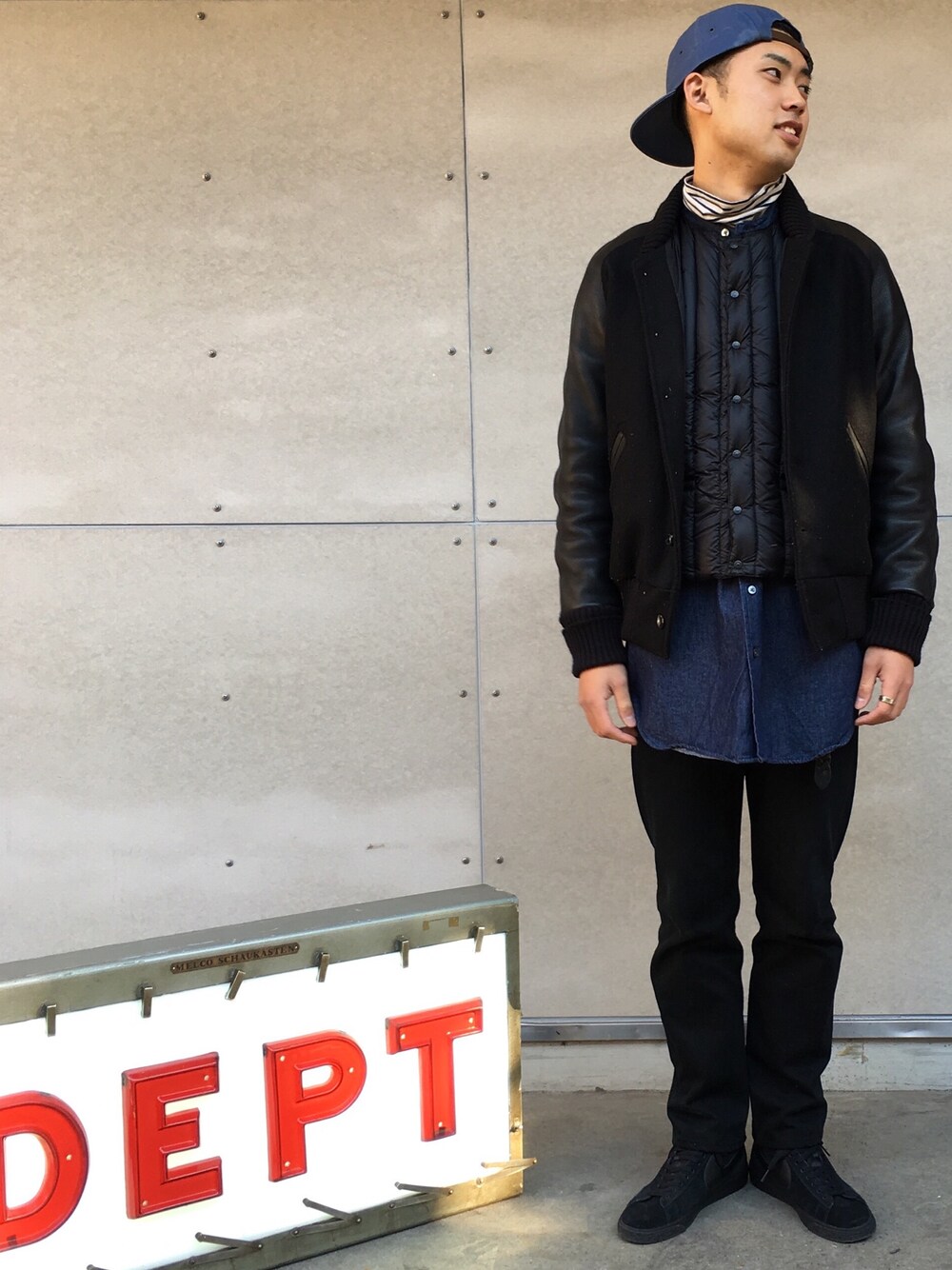 「フリークスストア、フリークスストア(FREAK'S STORE)、スニーカー、スタジャン、シャツスタイル、デニム、インナーダウン、ENGINEERED GARMENTS、NIKE、skookum」｜「oursのアイテム（キャップ、ブルー系）」を使った、永島秀都さん（メンズ・178cm）の冬コーディネートの1枚目の写真