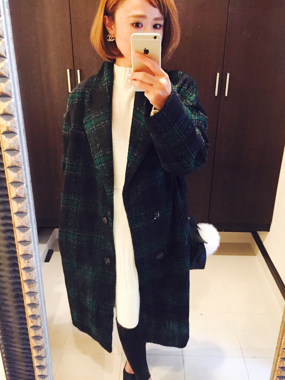 「秋冬、大人カジュアル、オトナ女子、ファー小物、コート、チェスターコート、マタニティコーデ、マタニティ、ワンピース、レギンス」｜「CHOCOAのアイテム（ジャケット/アウター、グリーン系）」を使った、YUKAさん（レディース・160cm）の秋コーディネートの1枚目の写真