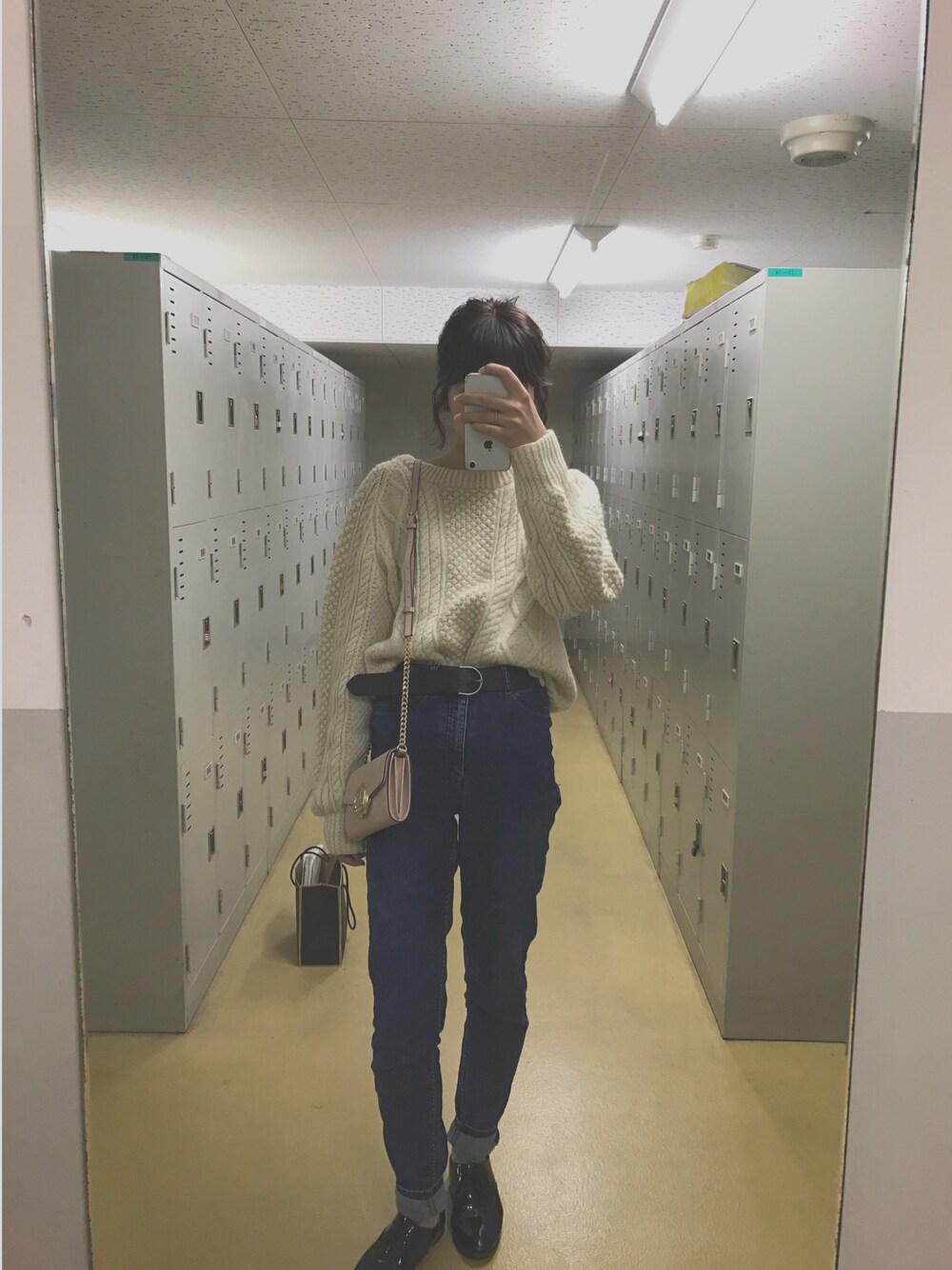 「used、denim、knit、used mix、useddenim」｜「usedのアイテム（ニット/セーター、ホワイト系）」を使った、a i k aさん（レディース・165cm）の秋コーディネートの1枚目の写真