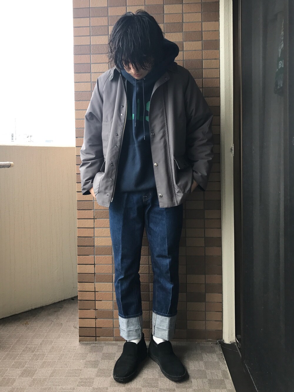 「soeのアイテム（その他アウター、グレー系）」を使った、suzuki takeyukiさん（メンズ・173cm）の秋コーディネートの1枚目の写真