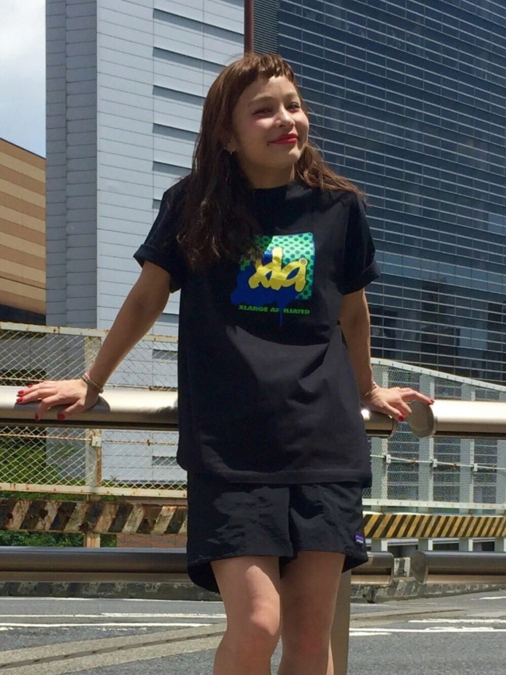 「XLARGE®、XLARGE、エクストララージ、patagonia、パタゴニア、THE BINGO BROTHERS、Tシャツ、ショートパンツ、ナイロンショーツ」｜「XLARGEのS/S TEE Xla LOGO（Tシャツ/カットソー、ブラック系）」を使った、アッコさん（レディース・152cm）の夏コーディネートの1枚目の写真