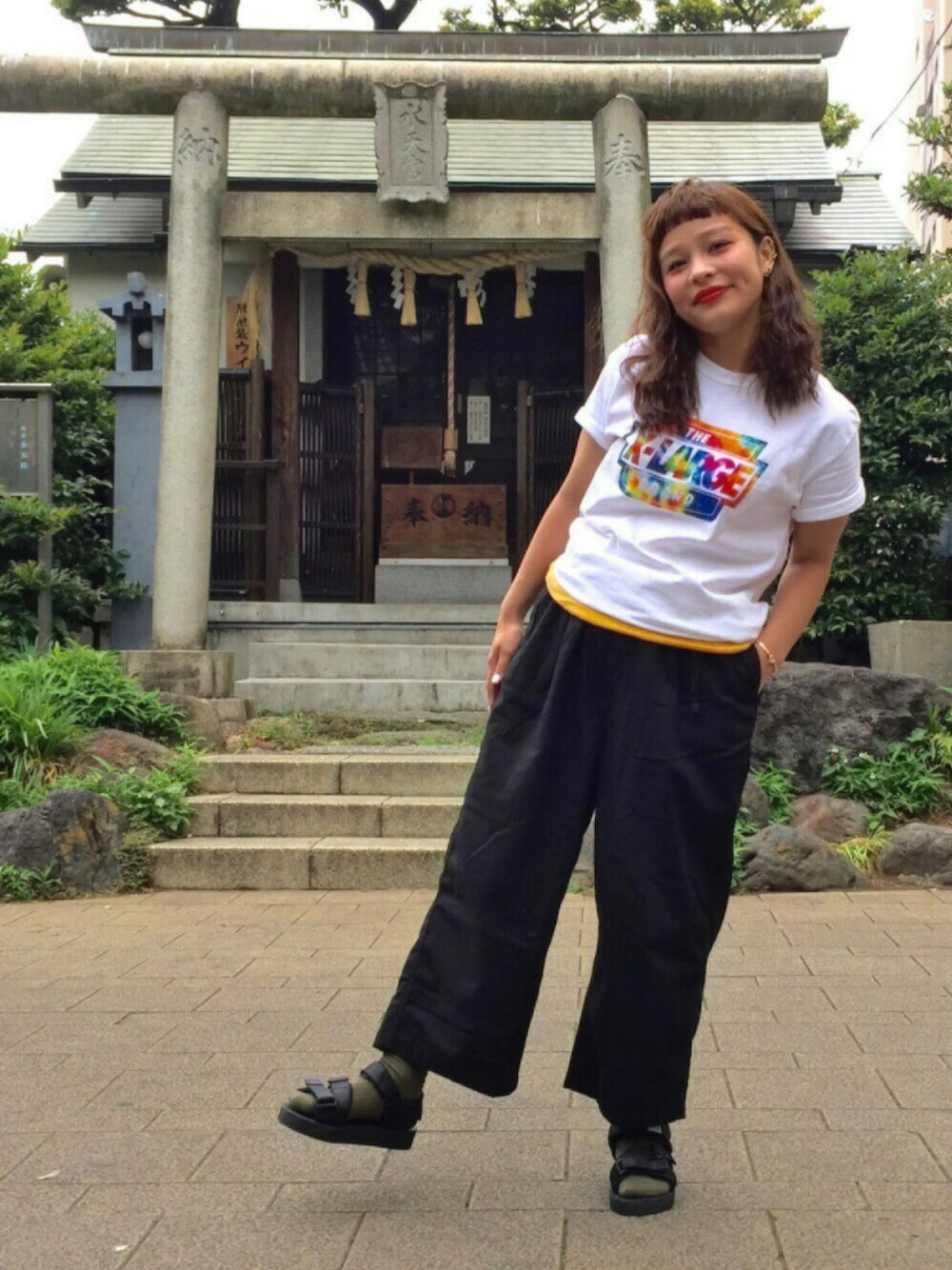 「XLARGE®、XLARGE、エクストララージ、THE BINGO BROTHERS、suicoke、Tシャツ、ガウチョパンツ、ソックス、サンダル」｜「suicokeの＜SUICOKE＞KISEE-V サンダル（サンダル、ブラック系）」を使った、アッコさん（レディース・152cm）の春コーディネートの1枚目の写真