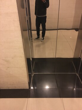 「CONVERSE（コンバース）のアイテム（スニーカー、ブラック系）」を使った、冯冯本宝宝さん（メンズ・189cm）の春コーディネート