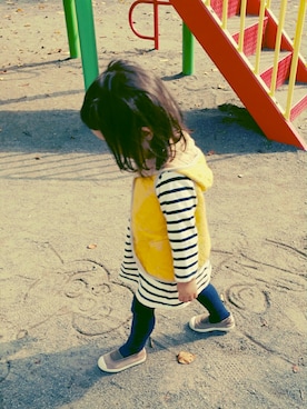 「FITH（フィス）のアイテム（ベスト）」を使った、kinakoさん（キッズ・90cm）の秋コーディネート