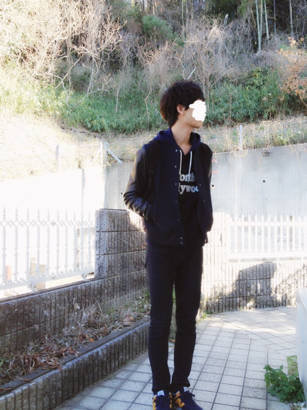 「プルオーバーパーカー、スタジャン、hardcover、NEW  BALANCE 、glory crew」｜「L.H.Pのhardcover/AWARD JACKET（スタジャン、ブルー系）」を使った、tasukuさん（メンズ・180cm）の冬コーディネートの1枚目の写真
