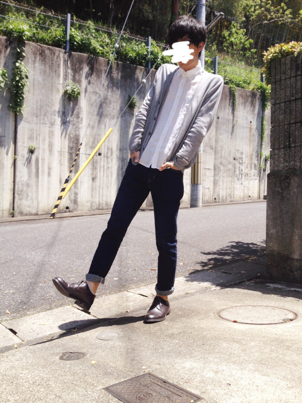 「カーディガン、グレー、シンプル、URBAN RESEARCH、ikka、HARE」｜「URBAN RESEARCHのアイテム（カーディガン/ボレロ、グレー系）」を使った、tasukuさん（メンズ・180cm）の春コーディネートの1枚目の写真