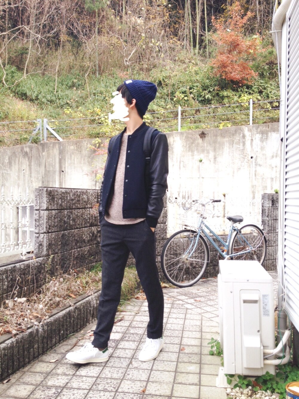 「ニット帽、スタジャン、ニット、スラックス、スニーカー、Anoutcommune(Anoutcommune)、LHP、Ron Herman、GLOBAL WORK、adidas」｜「AnoutcommuneのANOUTCOMMUNE : Rope knit Beanie（ニットキャップ/ビーニー、ブルー系）」を使った、tasukuさん（メンズ・180cm）の冬コーディネートの1枚目の写真