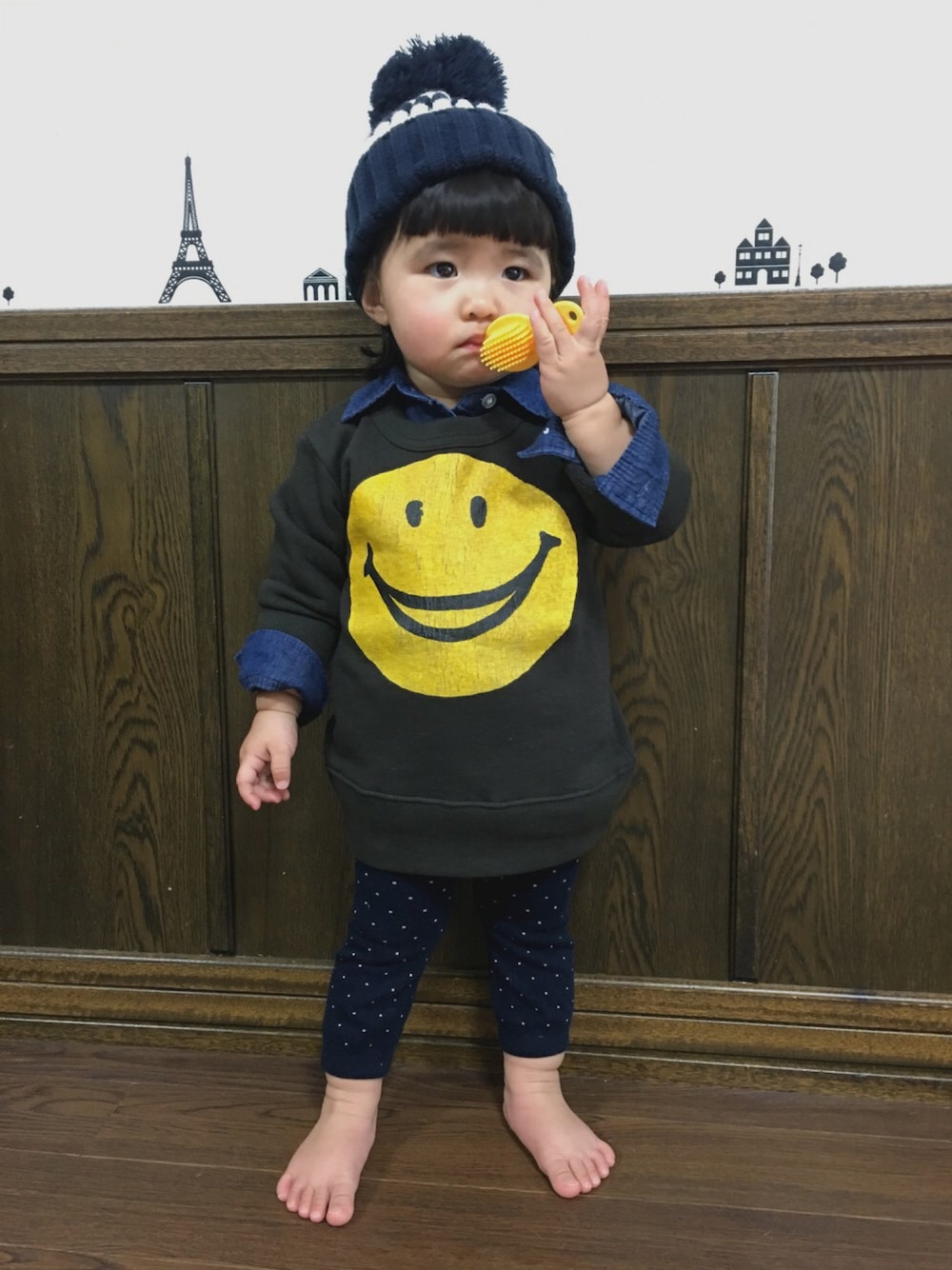 「ニット帽、スウェット、スマイル、キッズコーデ、kidsfashion、1歳3ヶ月」｜「しまむらのアイテム（シャツワンピース、ブルー系）」を使った、SuzuMinaさん（キッズ・80cm）の秋コーディネートの1枚目の写真