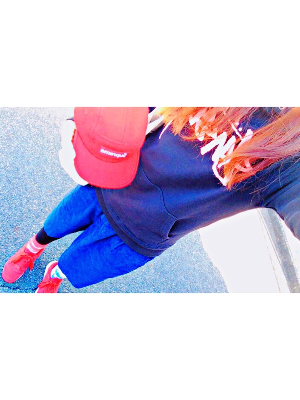 「コーデュロイ、stussy、supreme、寒い」｜「STUSSYのStock Rim Hoodie（パーカー、ブラック系）」を使った、ma.さん（レディース・168cm）の冬コーディネートの1枚目の写真