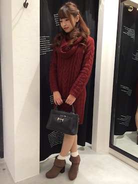 「mysty woman（ミスティウーマン）のケーブルニットスヌード付きワンピース（Tシャツ/カットソー、レッド系）」を使った、saori.mさん（レディース・158cm）の秋コーディネート