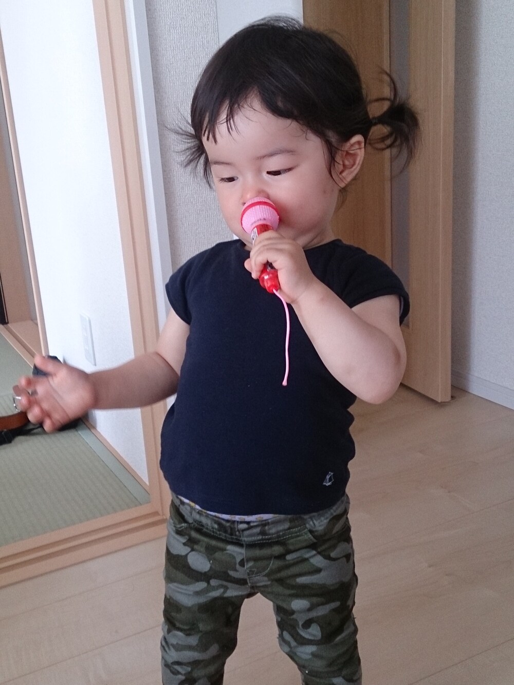 「プチバトー」｜「PETIT BATEAUのアイテム（Tシャツ/カットソー、ブルー系）」を使った、Mayuさん（キッズ・80cm）の夏コーディネートの1枚目の写真