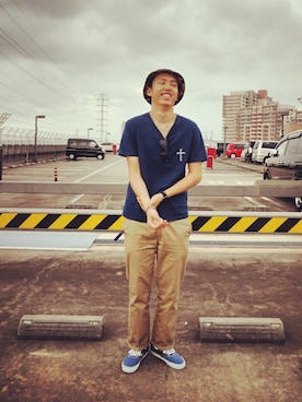 「SWAGGER（スワッガー）のアイテム（チノパンツ）」を使った、ryow01さん（メンズ・189cm）の春コーディネート
