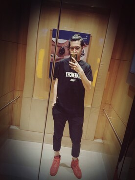 「red」｜「アイテム（スラックス）」を使った、RoyTianさん（メンズ・185cm）の夏コーディネート
