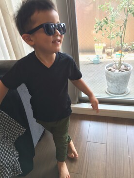 「AZUL by moussy（アズールバイマウジー）のオーガニックコットンVネック半袖T（Tシャツ/カットソー、ブラック系）」を使った、♡hachi♡さん（キッズ・110cm）の春コーディネート