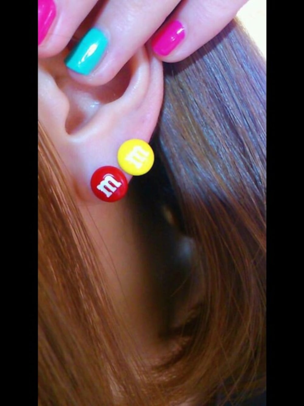 「ピアス、ネイル」｜「m&m´sのアイテム（ピアス（両耳用）、レッド系）」を使った、まぴたんさん（レディース・156cm）の冬コーディネートの1枚目の写真