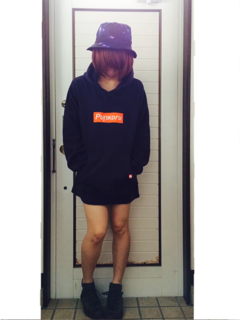 「PUNK DRANKERS、THRASHER、VANS、x-girl、XLARGE、スケータースタイル、ストリート、コンバース、ハロウィン、パーカー」｜「X-girlのアイテム（ハット、その他）」を使った、まぴたんさん（レディース・156cm）の秋コーディネートの1枚目の写真