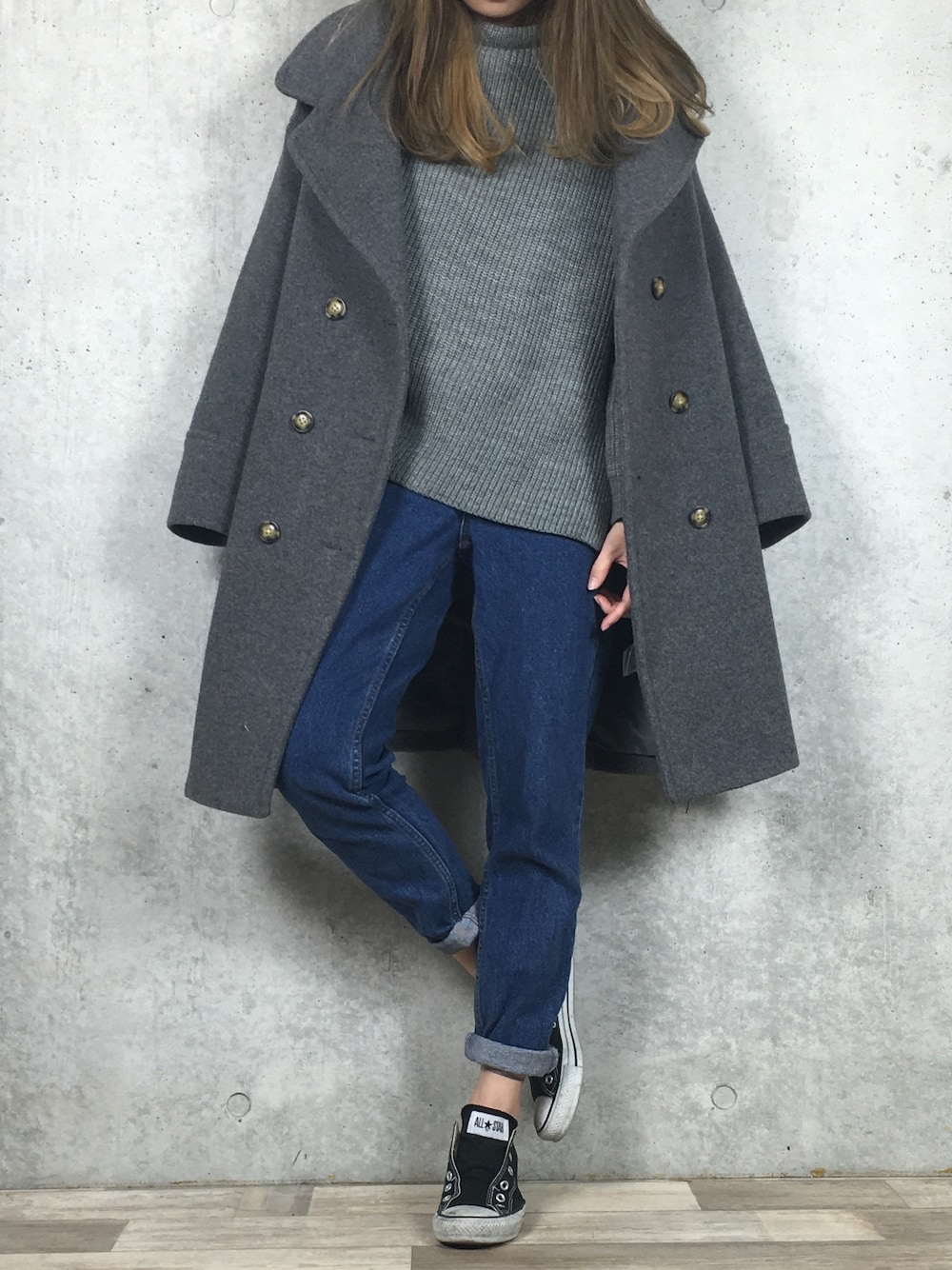 「Pコート、コンバース、デニム、Ungrid、KBF、グレー」｜「Ungridの【Casual】ﾐﾄﾞﾙ丈ﾙｰｽﾞPｺｰﾄ（ピーコート、グレー系）」を使った、MINAEさん（レディース・160cm）の冬コーディネートの1枚目の写真