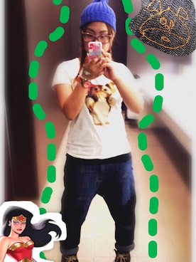 「UNIQLO（ユニクロ）のグレムリンTシャツ（Tシャツ/カットソー、ホワイト系）」を使った、maho!さん（レディース・153cm）の秋コーディネート