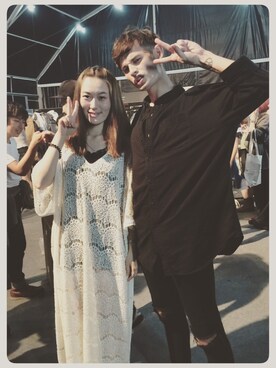 「MONKI（モンキ）のアイテム（ワンピース、ホワイト系）」を使った、Refresh_Liuさん（レディース・167cm）の秋コーディネート