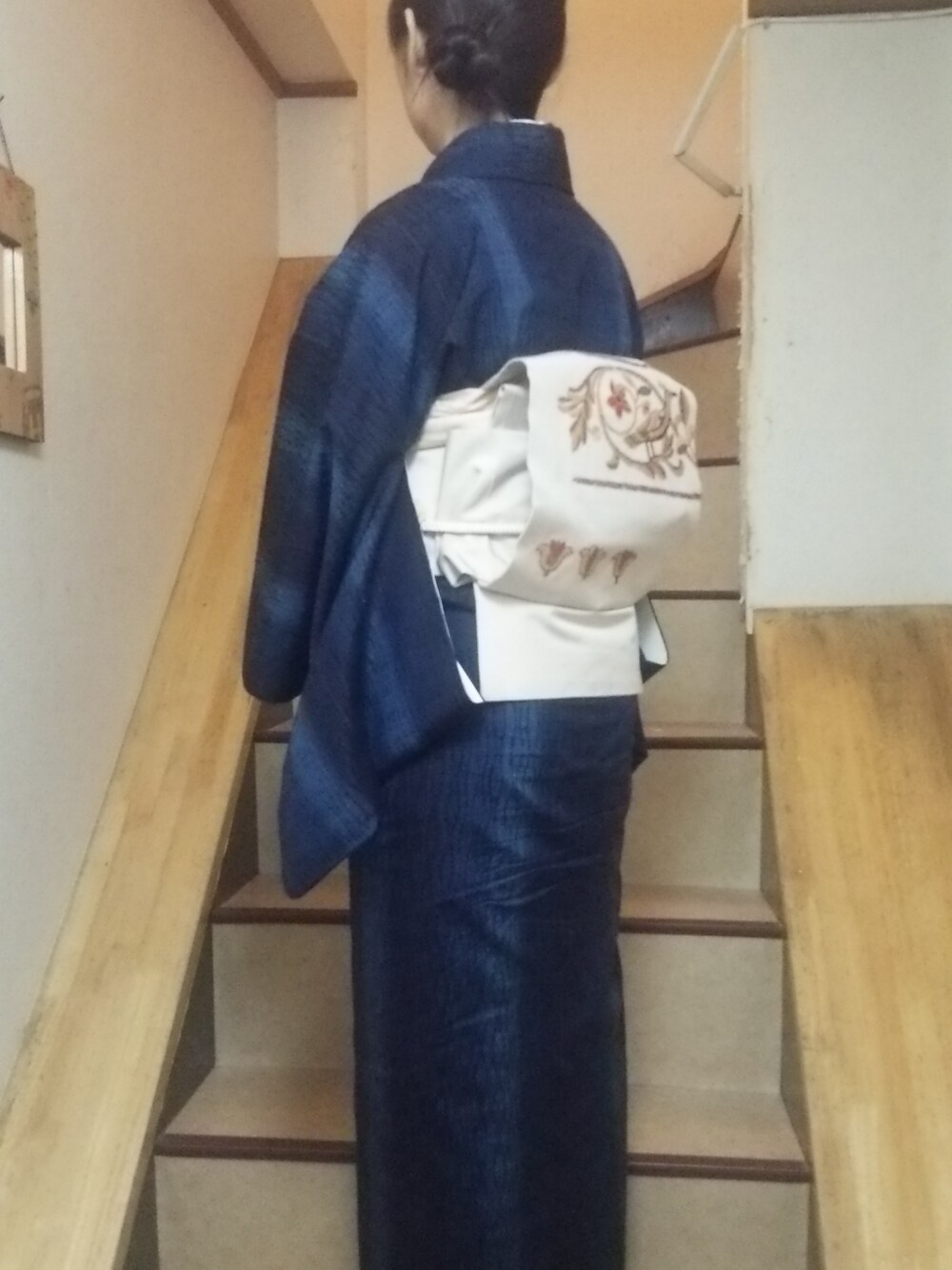 「藍色、着物、普段着、紬」｜「アイテム（浴衣、ブルー系）」を使った、小枝さん（メンズ・152cm）の春コーディネートの1枚目の写真