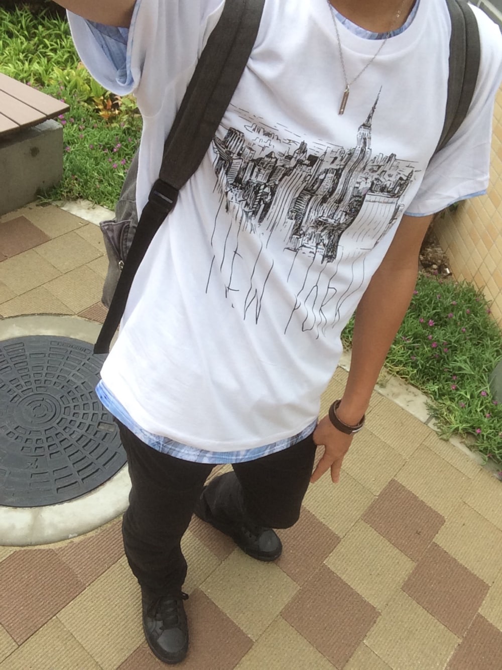 「FOREVER 21、WOmB、UNIQLO、adidas、Favorite」｜「WOmBのアイテム（Tシャツ/カットソー、ホワイト系）」を使った、きょうすけさん（メンズ・178cm）の夏コーディネートの1枚目の写真