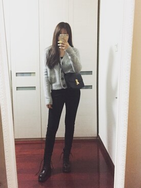 「CELINE（セリーヌ）のアイテム（ショルダーバッグ、ブラック系）」を使った、SuperTaoさん（レディース・172cm）の冬コーディネート