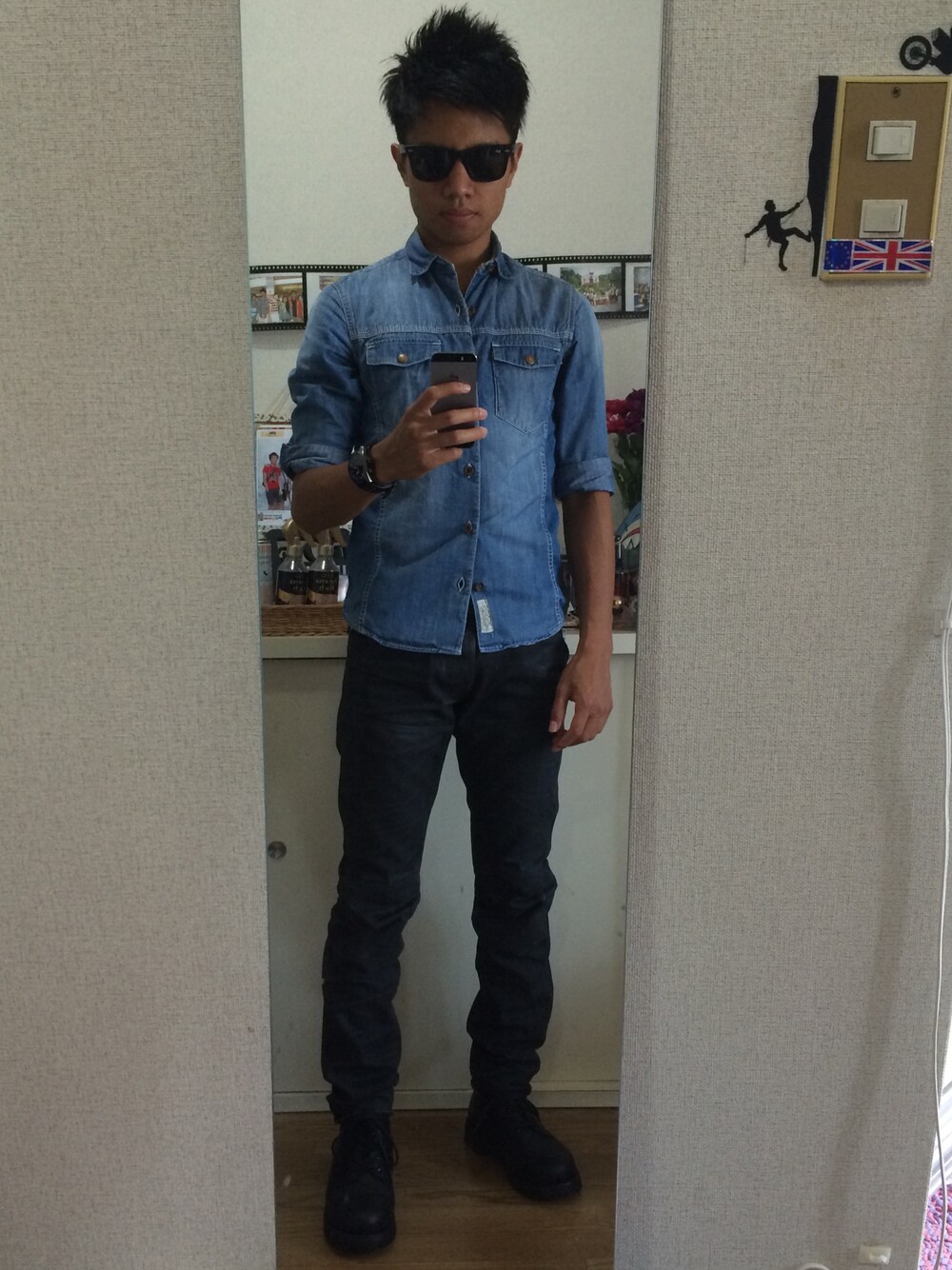 「デニムonデニム」｜「TETE HOMMEのアイテム（シャツ/ブラウス、ブルー系）」を使った、Raymondさん（メンズ・170cm）の春コーディネートの1枚目の写真