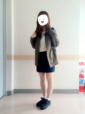 「アイテム（デニムスカート、ブルー系）」を使った、かしわぎさん（レディース・161cm）の春コーディネート