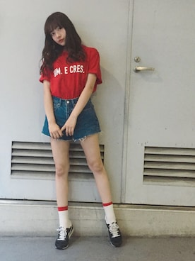 スニーカーを使った デニムショートパンツ のレディース人気ファッションコーディネート ユーザー Wearista Wear