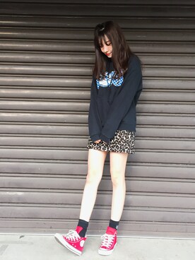 村瀬紗英さんの「ヒョウ柄ジャガードzip台形ミニスカート」を使ったコーディネート